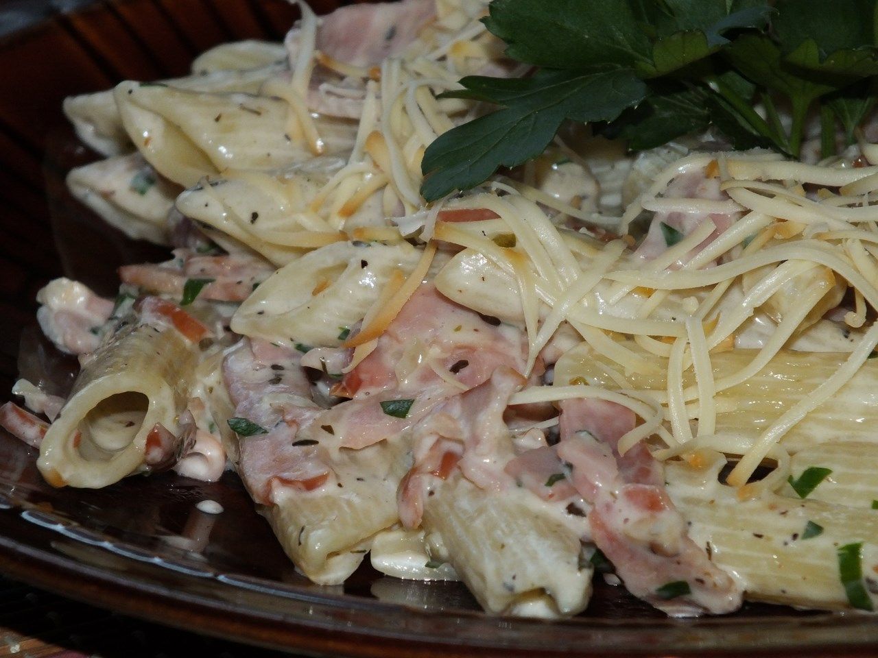 Penne z szynką w śmietankowym sosie