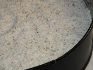 Sypany bananowiec z orzechami i czekoladą - 19