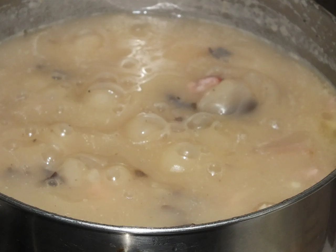 Zupa ziemniaczana z suszonymi grzybami