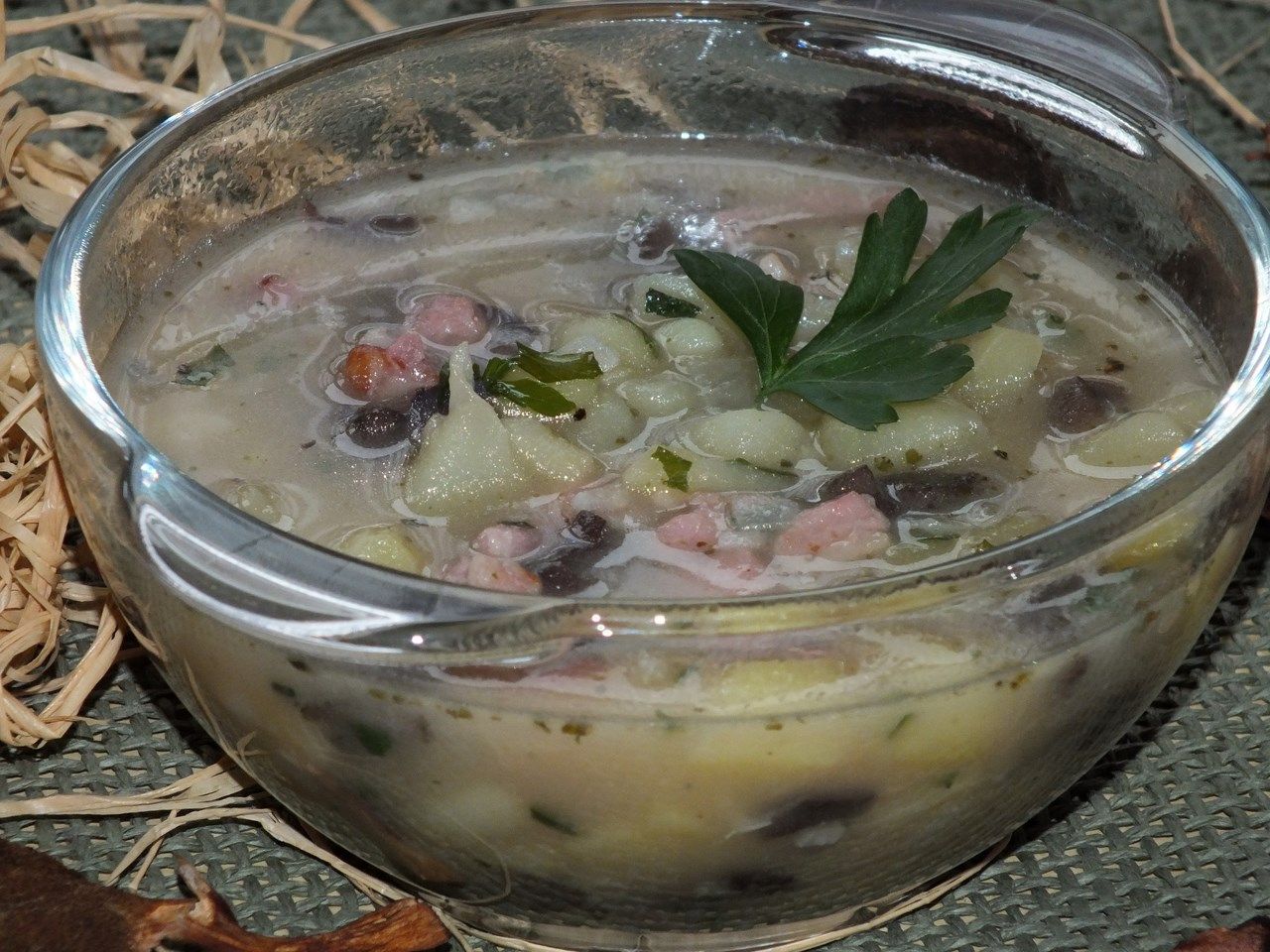 Zupa ziemniaczana z suszonymi grzybami