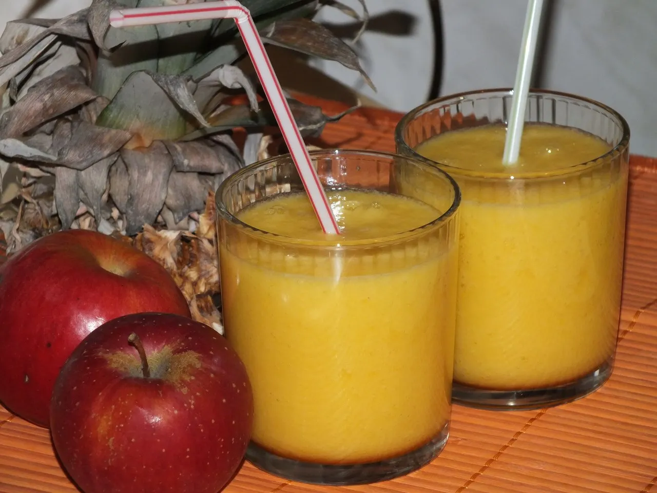 Ananasowo-pomarańczowe smoothie