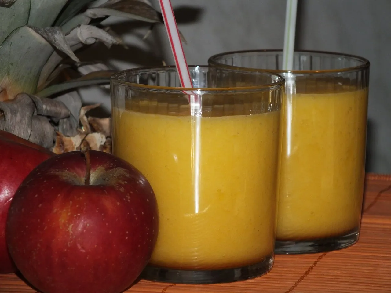 Ananasowo-pomarańczowe smoothie