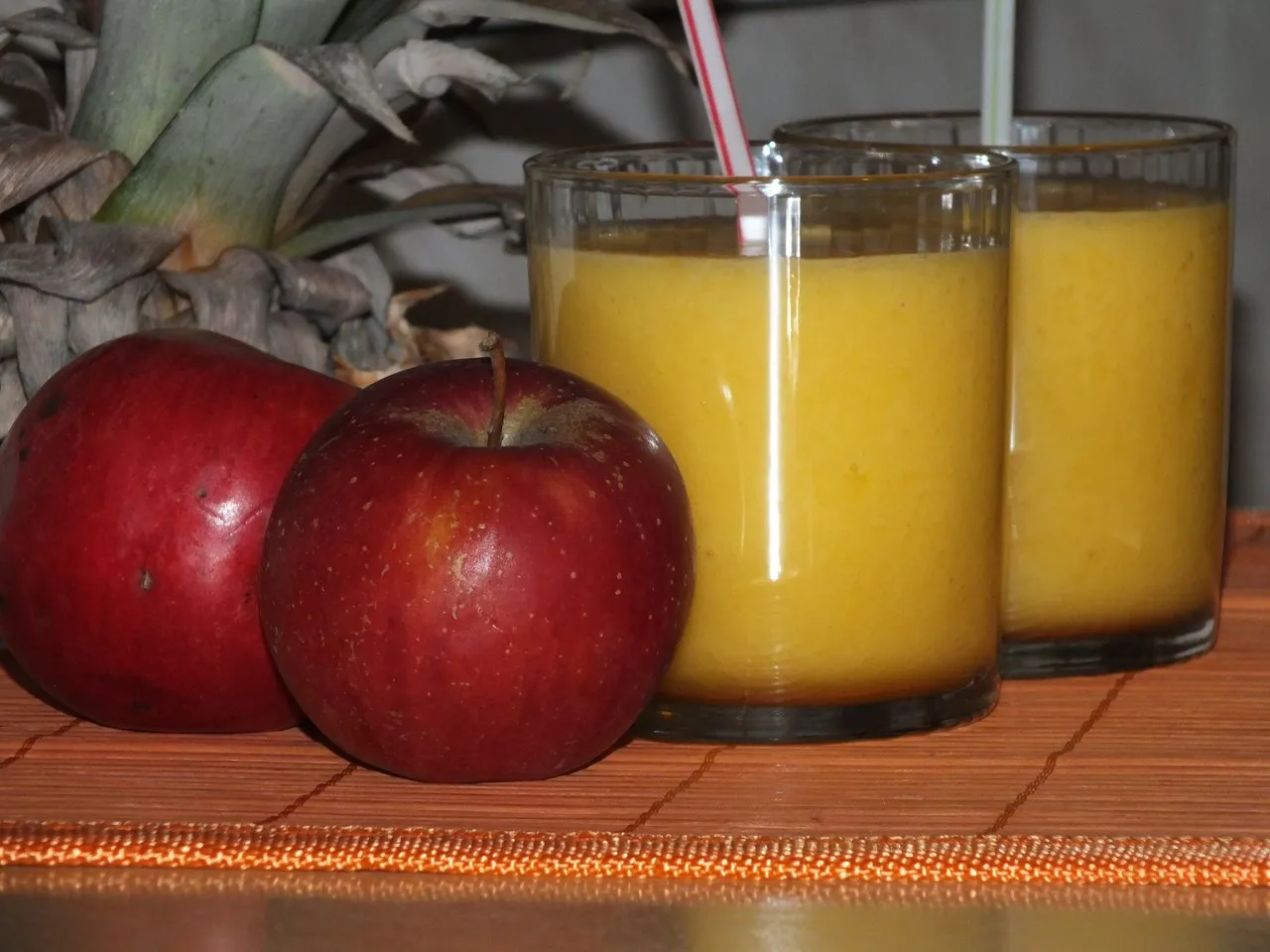Ananasowo-pomarańczowe smoothie