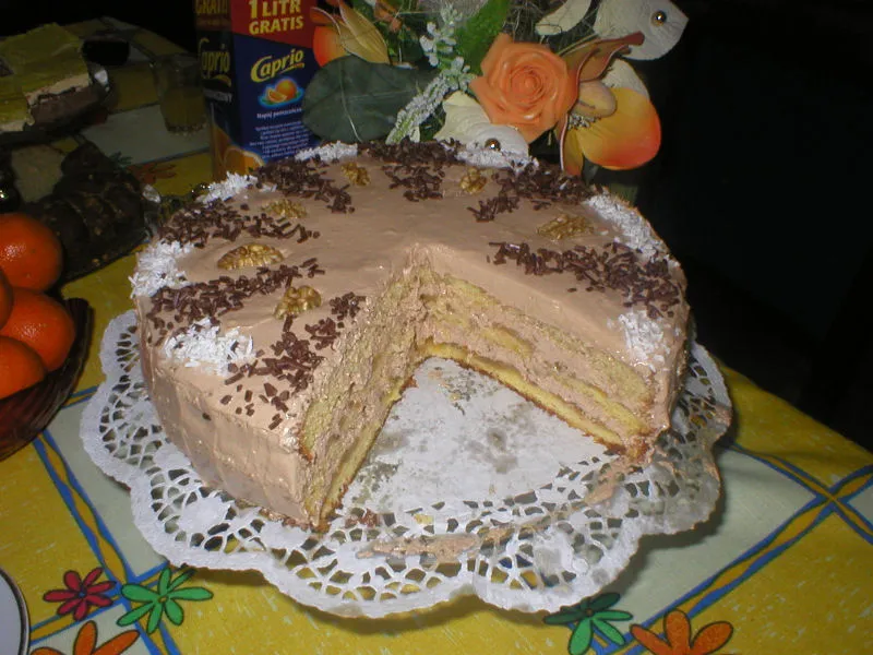 Tort z kremem czekoladowym
