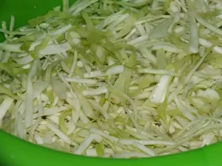 Surówka z kapusty, papryki i oliwek - 4