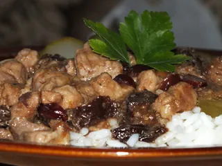 Gulasz z łopatki, suszonych śliwek i żurawin - 2
