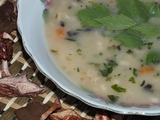 Krupnik z suszonymi grzybami - 1