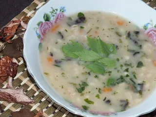 Krupnik z suszonymi grzybami - 2
