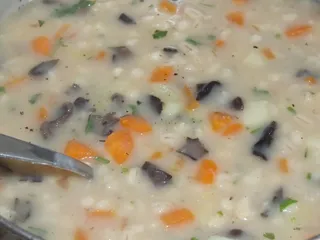 Krupnik z suszonymi grzybami - 12