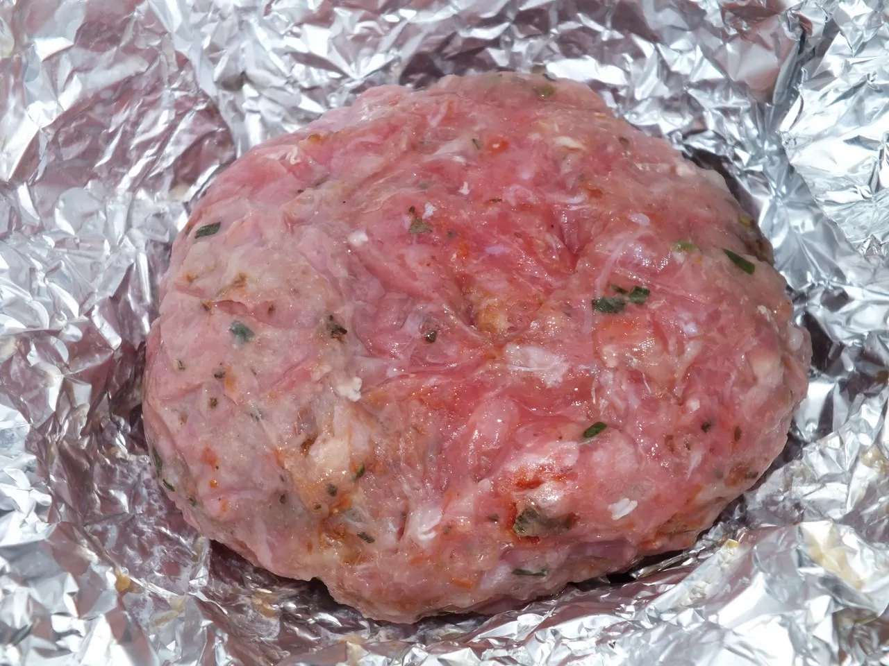 Grillowane kotlety mielone z serem mozzarella