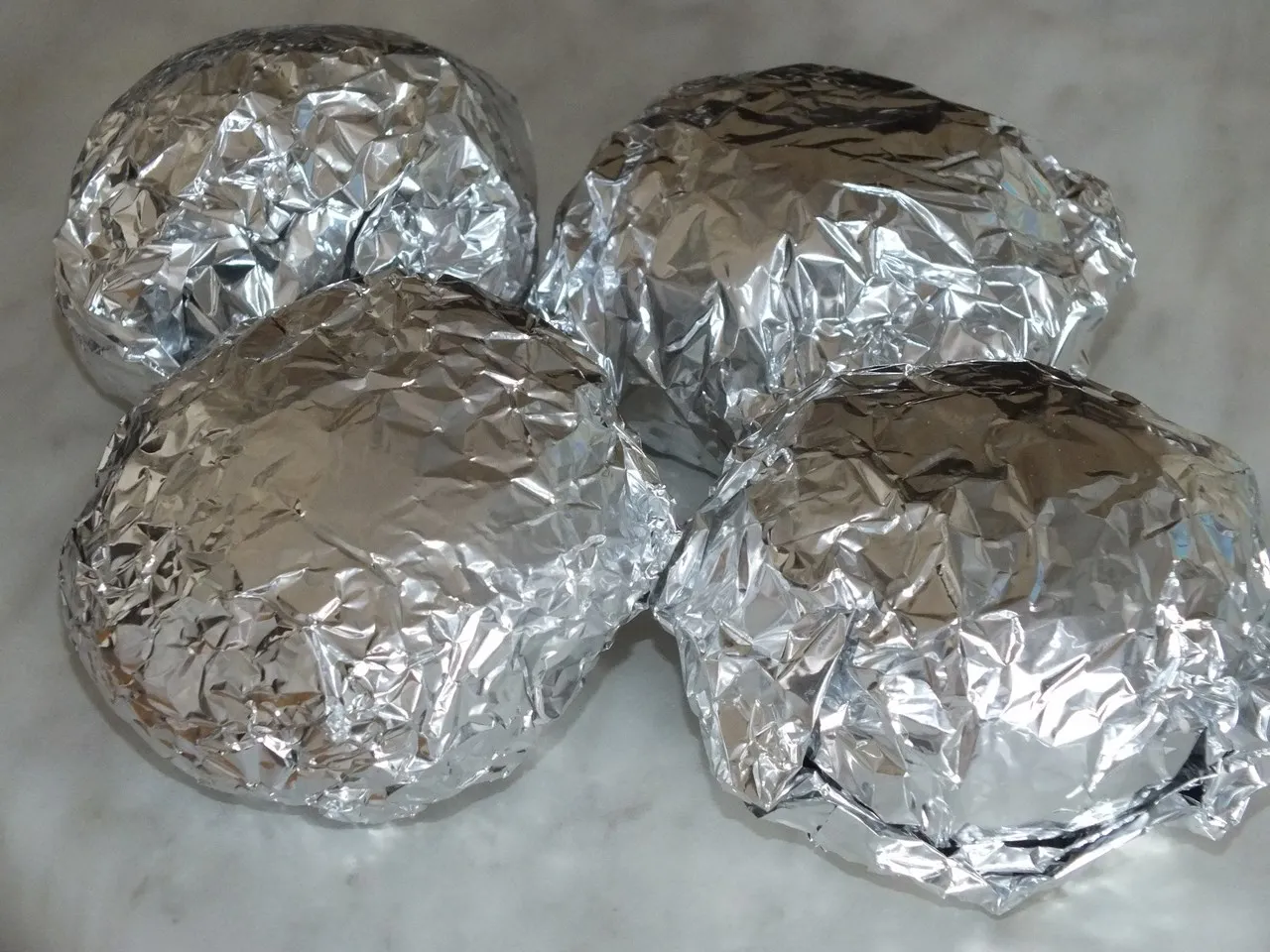 Grillowane kotlety mielone z serem mozzarella