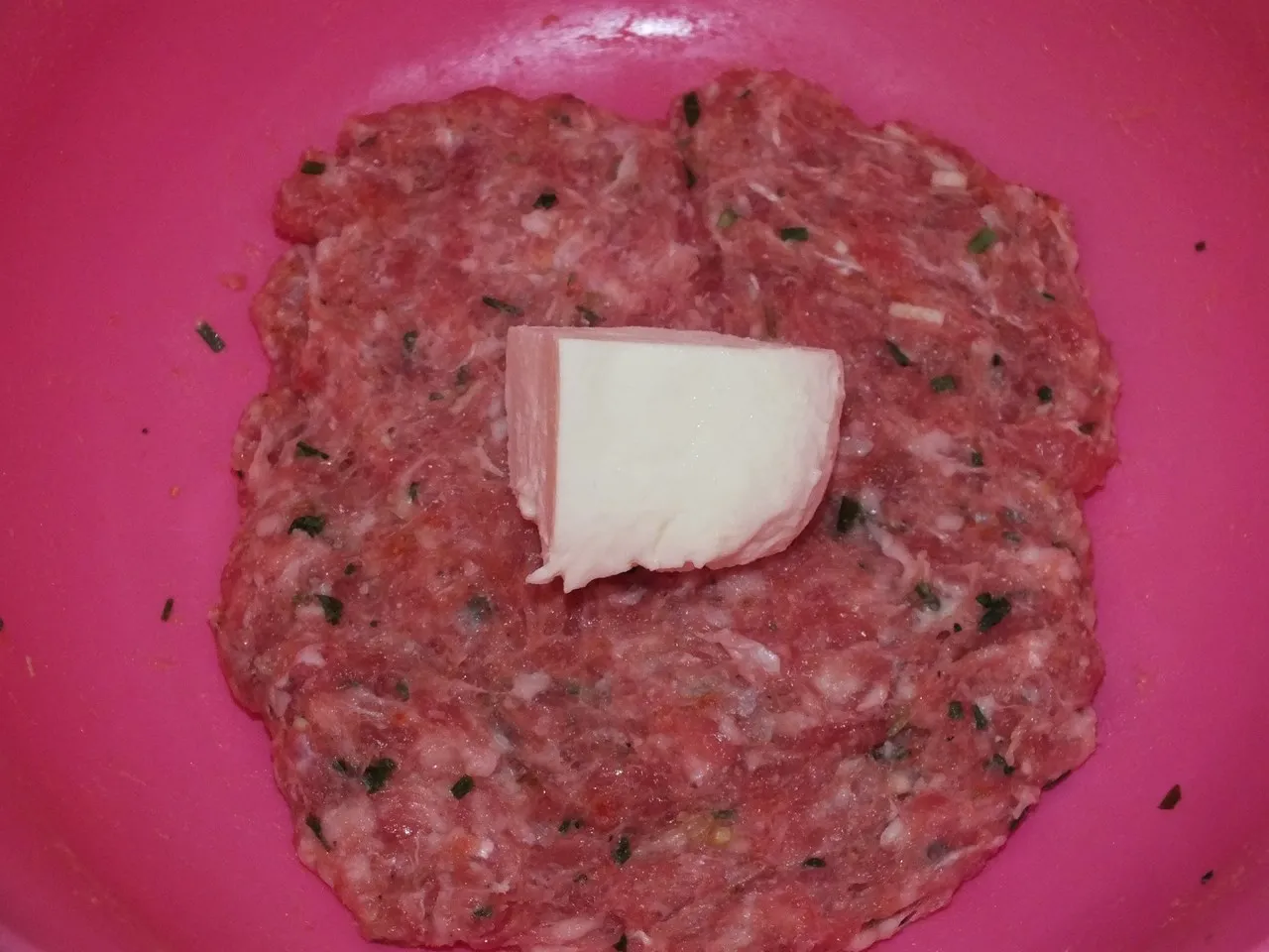 Grillowane kotlety mielone z serem mozzarella