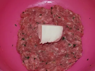 Grillowane kotlety mielone z serem mozzarella - 7