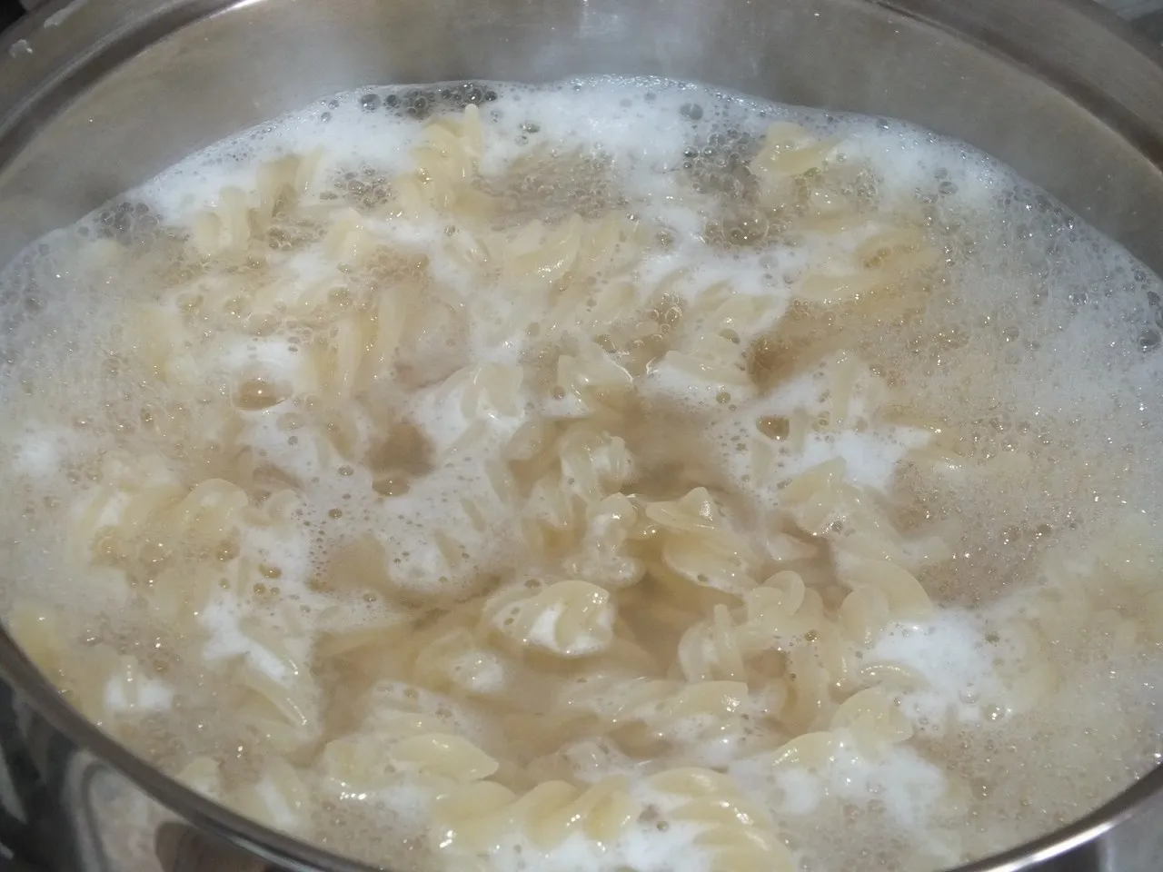 Zapiekanka makaronowa z kurczakiem i serem Feta