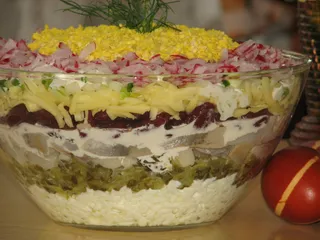 Wielkanocna warstwowa sałatka na kolorowo - 15