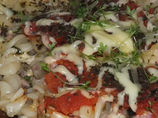 Zapiekanka makaronowo-mięsna z pomidorami - 1