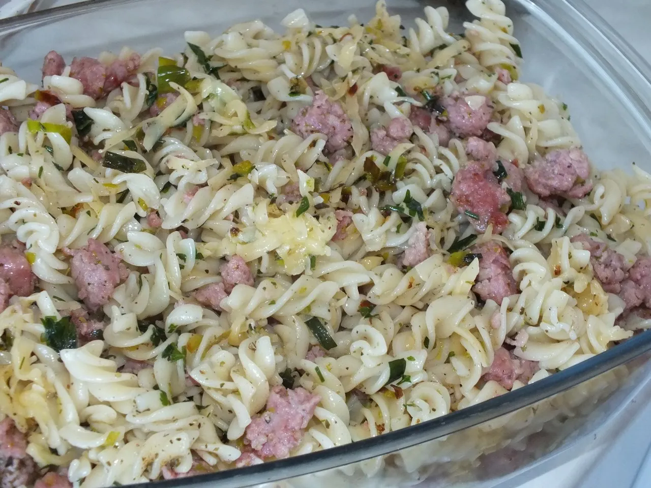 Zapiekanka makaronowo-mięsna z pomidorami