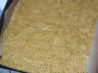 Pełnoziarniste ciasto z mrożonymi jagodami i bezą - 6