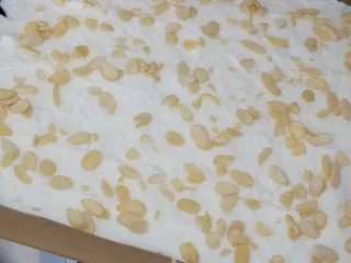 Pełnoziarniste ciasto z mrożonymi jagodami i bezą - 9