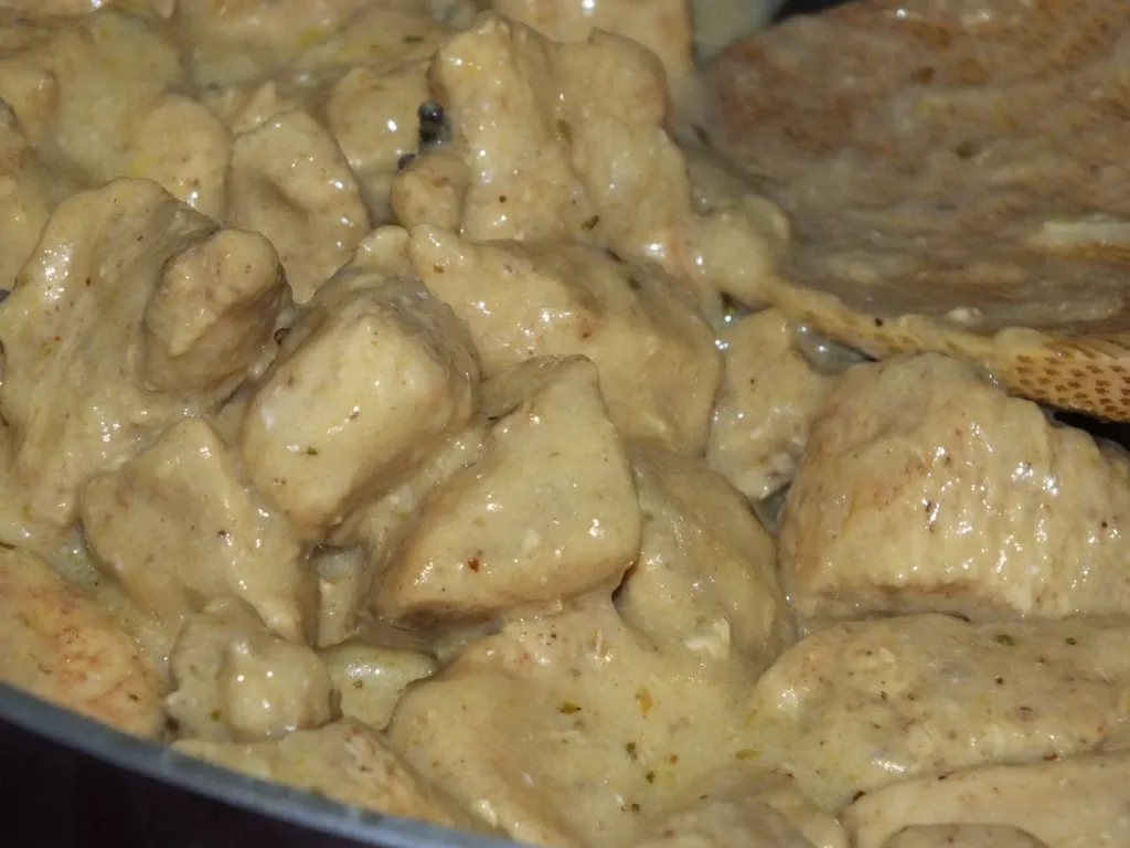 Kurczak w jogurtowym sosie z nutką curry