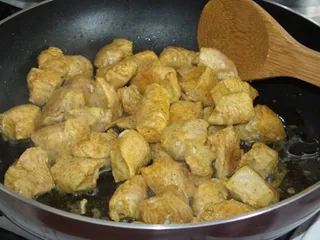 Kurczak w jogurtowym sosie z nutką curry - 7