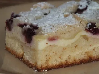 Drożdżowe ciasto z serem, malinami i kruszonką - 2