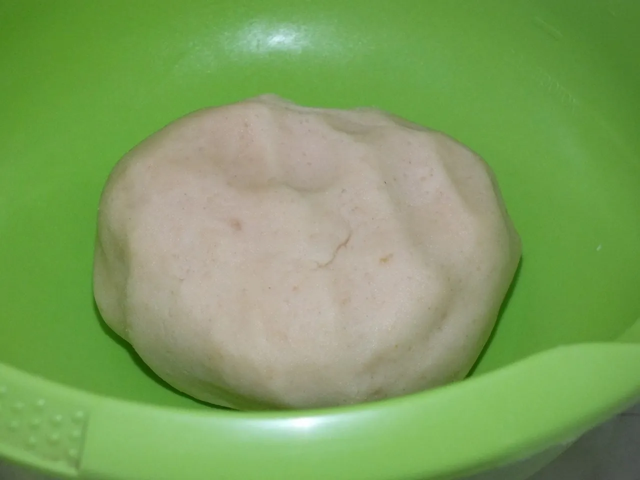 Drożdżowe ciasto z serem, malinami i kruszonką
