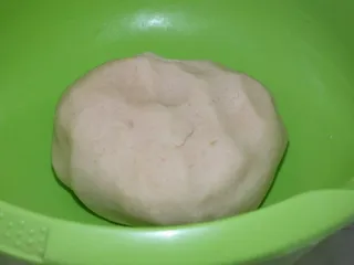 Drożdżowe ciasto z serem, malinami i kruszonką - 11