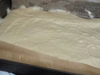 Drożdżowe ciasto z serem, malinami i kruszonką - 6