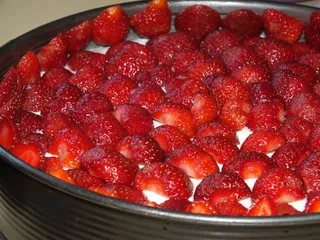 Ciasto śmietankowo-jogurtowe z truskawkami - 14