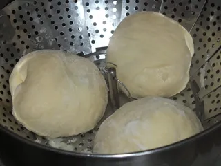 Kluski parowe z jagodami - 16
