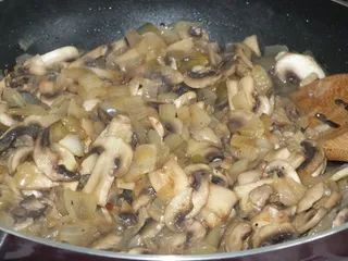 Gulasz wieprzowy z pieczarkami, papryką i kalafiorem - 7