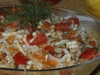 Surówka z pekinki i pomidorów - 3