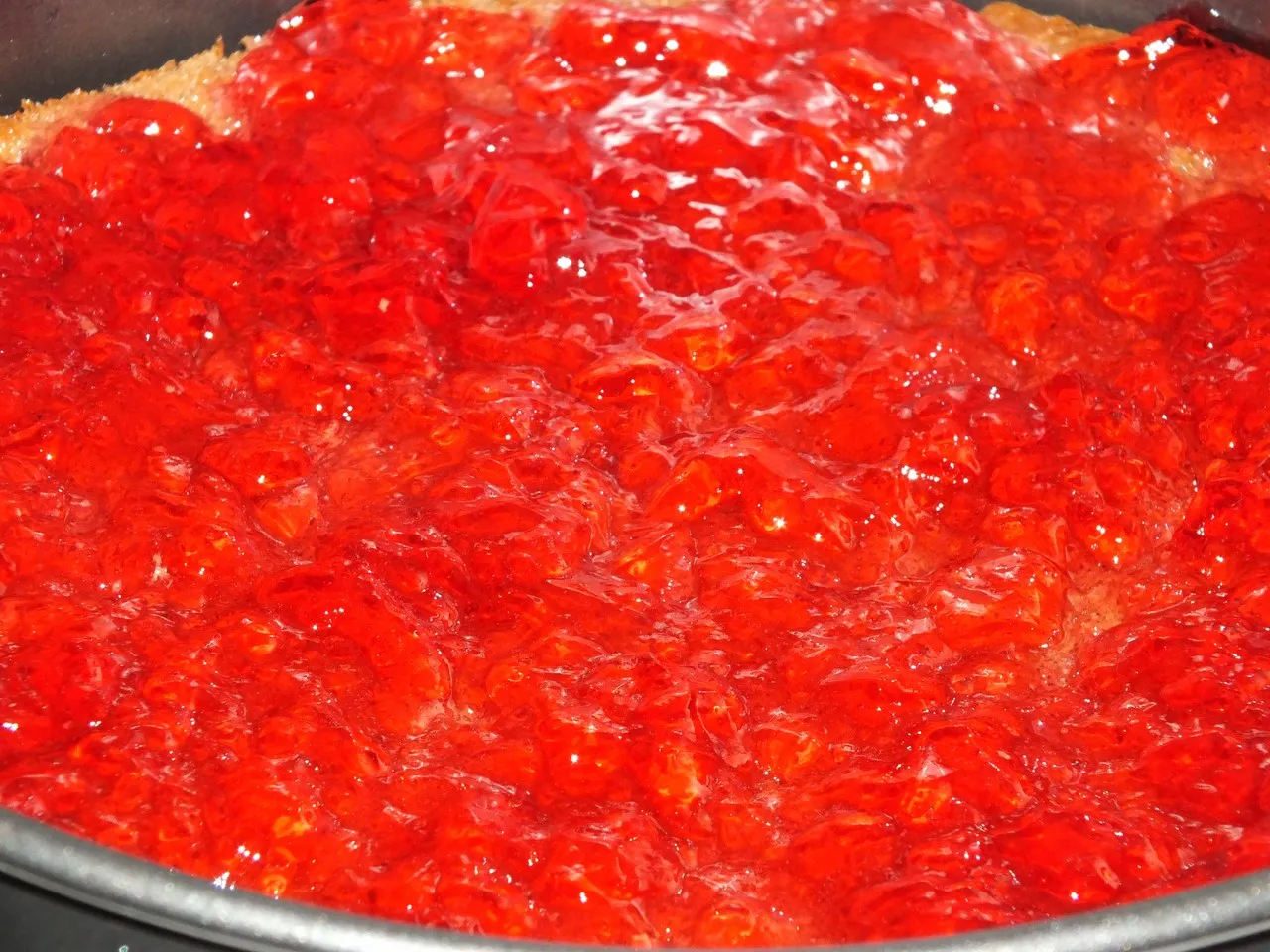 Ciasto tortowe z masą śmietankowo-serową i galaretką