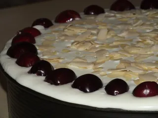 Warstwowy śmietankowiec z czereśniami - 18