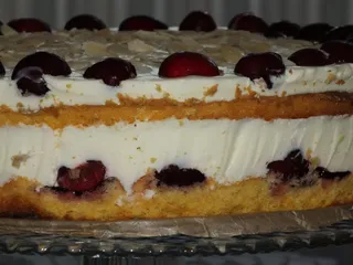 Warstwowy śmietankowiec z czereśniami - 4