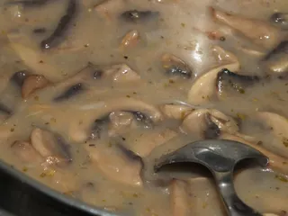 Kotlety mielone w sosie pieczarkowym - 17
