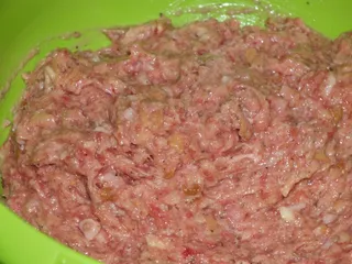 Kotlety mielone w sosie pieczarkowym - 5