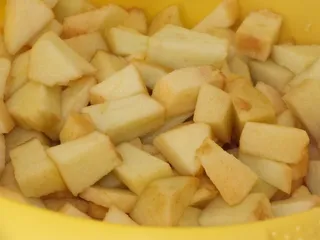 Kruche ciasto z masą jabłkowo-czereśniową i budyniem - 9