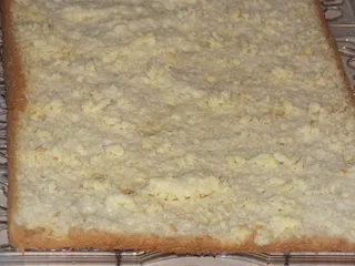 Wakacyjna pychotka - biszkopt z toffi, śmietaną i truskawkami - 8