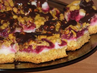 Kruche ciasto z masą piankową i malinami - 16