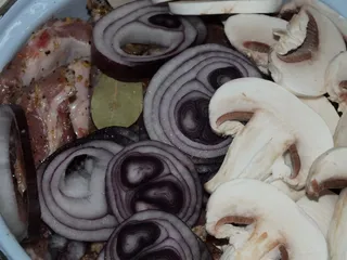 Żeberka pieczone w rękawie z cebulą i pieczarkami - 8