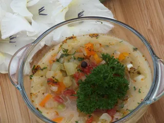Wegetariańska zupa z cukinią na kolorowo - 1