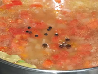 Wegetariańska zupa z cukinią na kolorowo - 8