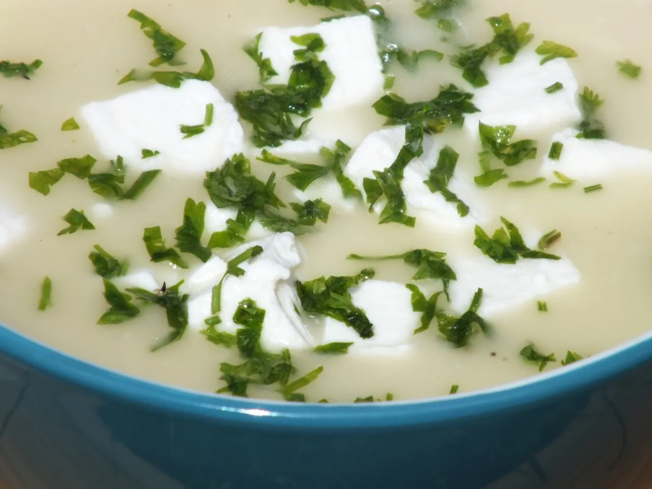 Zupa krem ze świeżych ogórków i do tego ser Feta