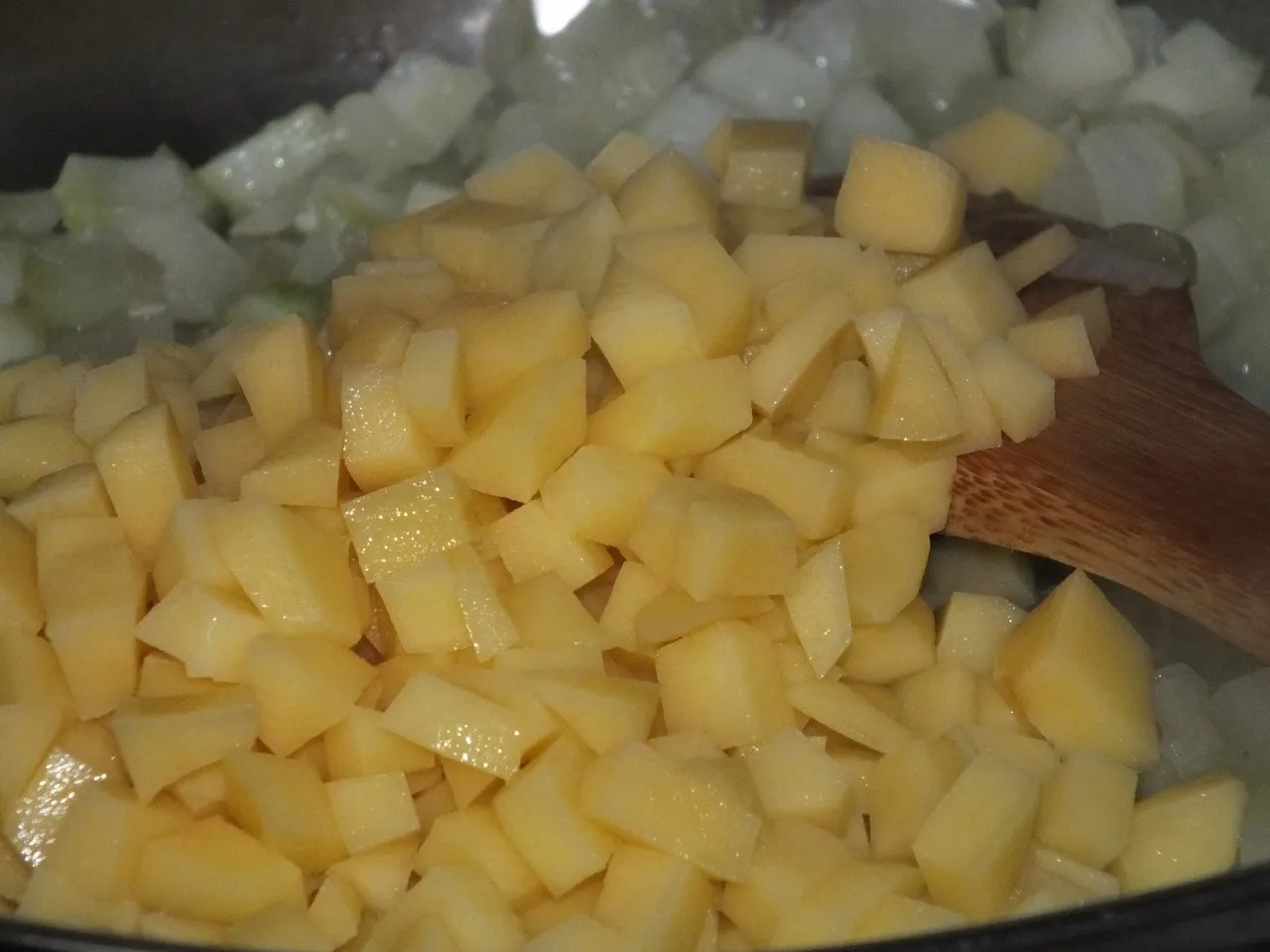 Zupa krem ze świeżych ogórków i do tego ser Feta