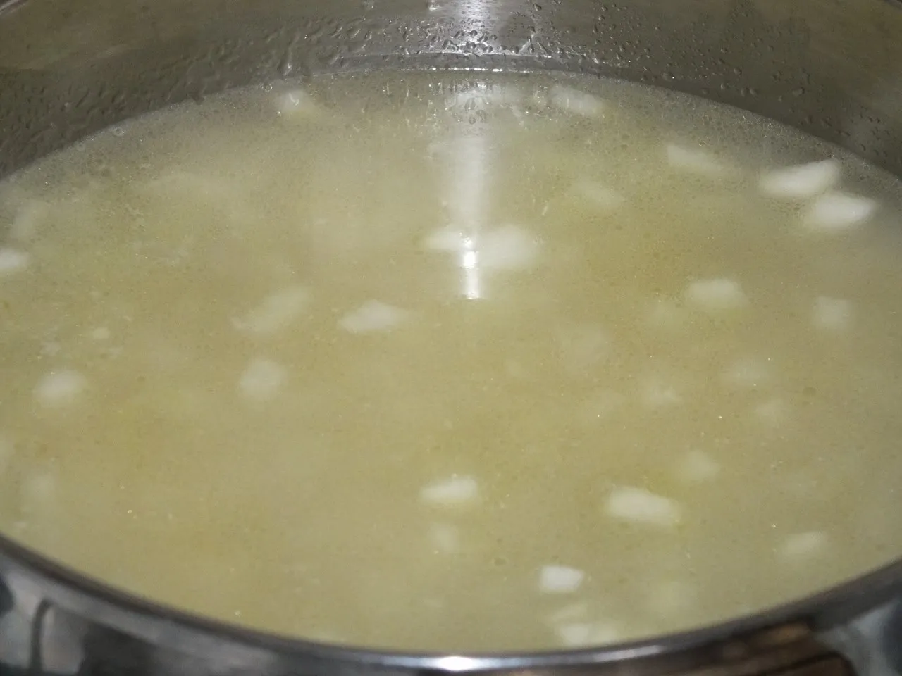 Zupa krem ze świeżych ogórków i do tego ser Feta