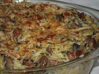 Zapiekanka makaronowa z boczkiem i pieczarkami - 1