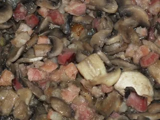 Zapiekanka makaronowa z boczkiem i pieczarkami - 13