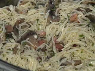 Zapiekanka makaronowa z boczkiem i pieczarkami - 16